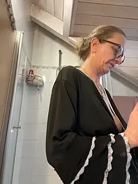 LucyLingerie78's avatar