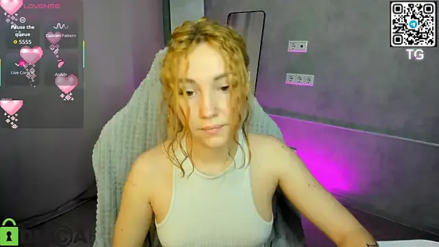 Luna_G0ld — suck fingers