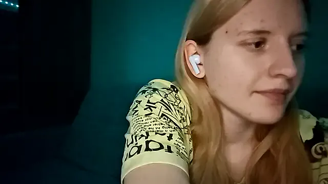 LynteriLain — blowing kisses on the wind xd