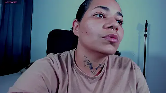 Mabelydani — a girl's ass on all fours + 25 spanks