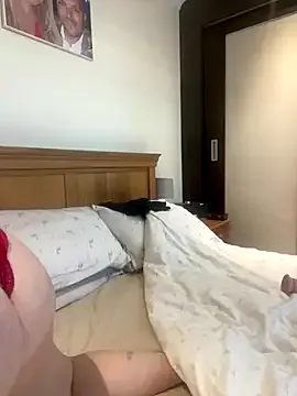 madamlillyrose — Boobs out 5 mins