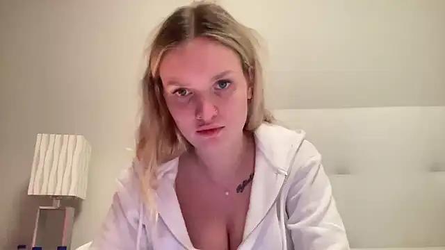 mariemelissah from StripChat is Freechat