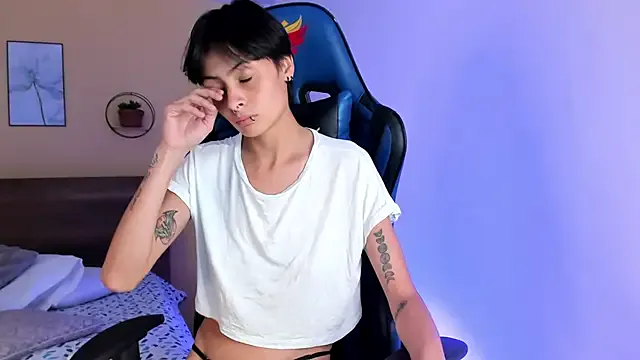 MartinnaGrecco — Get naked and oil