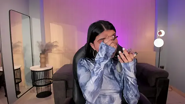 Avatar of MiaLaurence