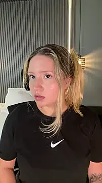 MiaPetit_ — Freechat on StripChat