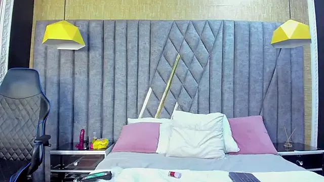 MiaSwaan — Finger juicy ass and slap it