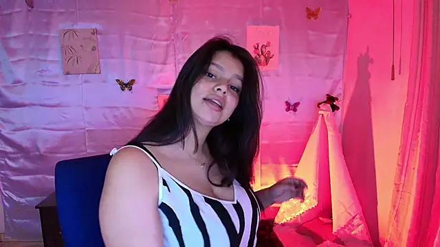 Michell_Gomez from StripChat is Freechat