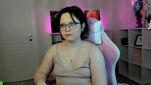 Mila__Cutee — start fingering my wet pussy for you