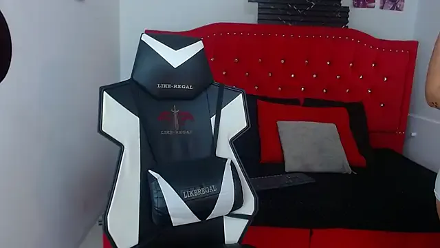 mila_fortune — oil on my naked body