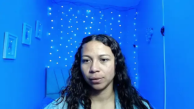 monika_256 — Fingers in my ass