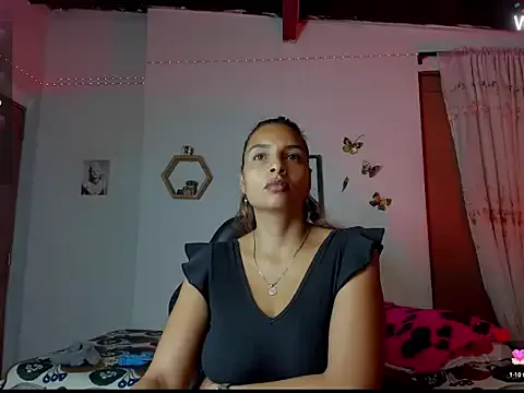 mykaelahoney — show boobs