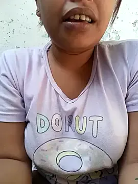 Naomi-Summer — Show tits