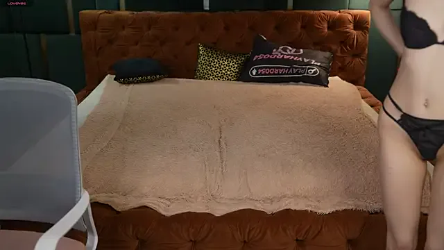 Naomi_054 — Ride dildo: