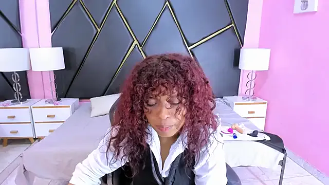 Naomi_Tylers — We play I promise to behave well !!!