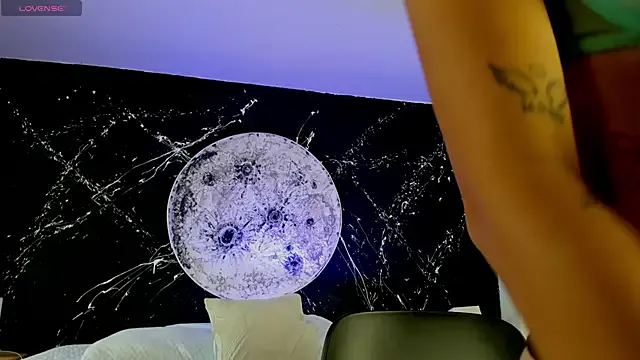 NaomiFrost — play with my clitoris