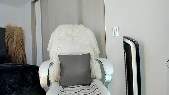 NatalieClark — naked , dildo fuck and squirt