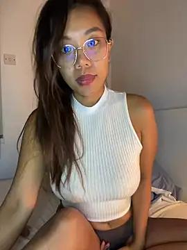 NaughtyMe from StripChat is Freechat