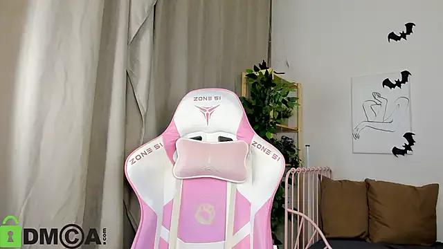 Avatar of Nicole_Charm