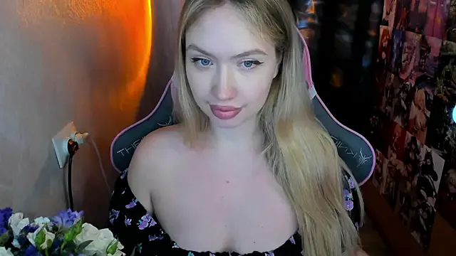 NicoleRiccii — Striptease