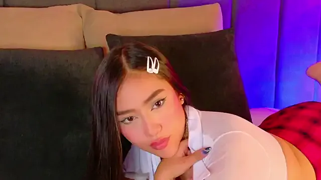 nicolle_pierce — SPit on your dick + blowjob