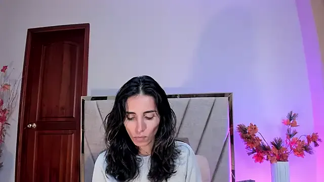 Nina_Cavaali — Freechat on StripChat