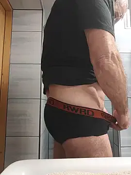 Oldmenhot66 — Show spread  hole 