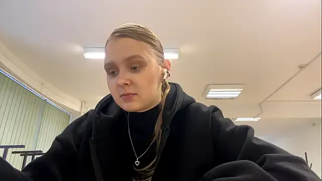 PaulitaSolow — walk the catwalk like a model