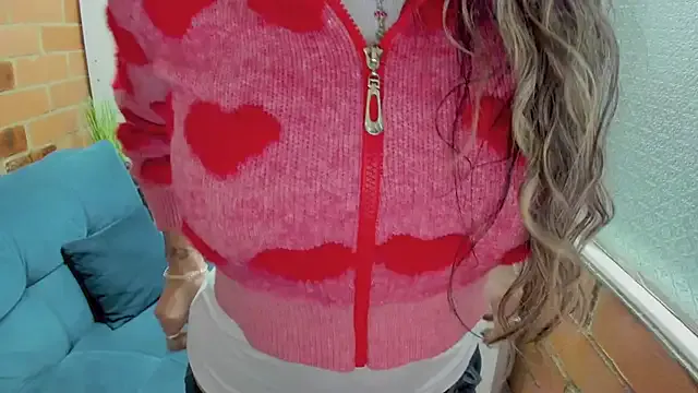 Penelope47 — naked dance and oil