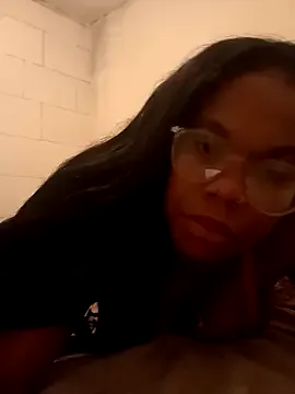 PrettahSantos — Freechat on StripChat