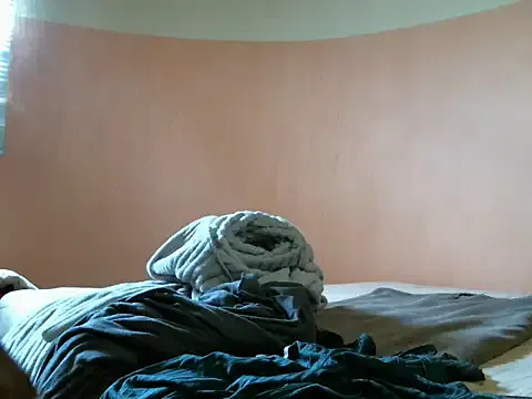 Pretty_miss_devilxxx35 — help make target for wifi please