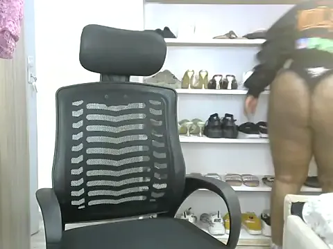 Princess_Halia — show pussy