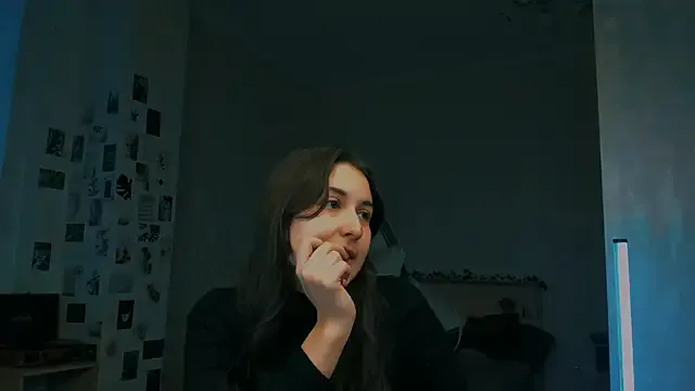 raviolly046 — air kiss