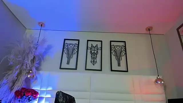 Rebeca_jones — 2photos to display and 1 difficult task