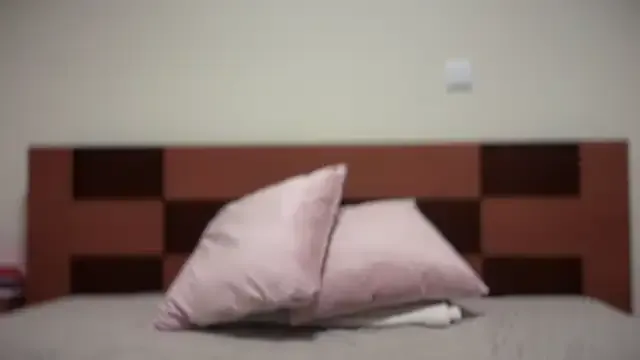 Reddgiirl — kiss me