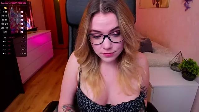 RemyCute from StripChat is Freechat