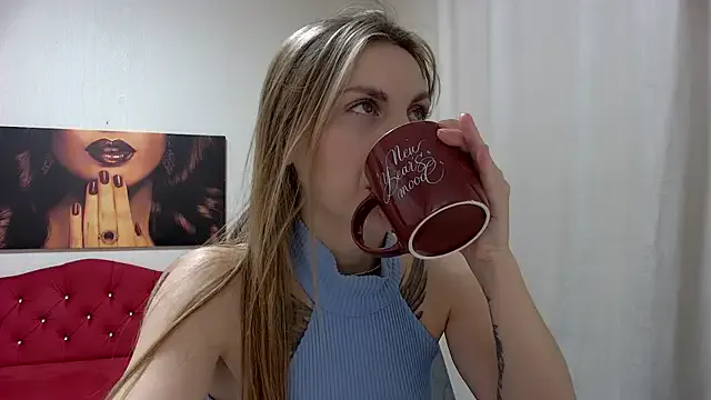 RoseHubbard — dangle my heels and play in panties