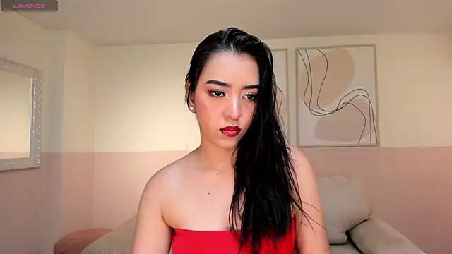 RoxyCastello from StripChat is Freechat