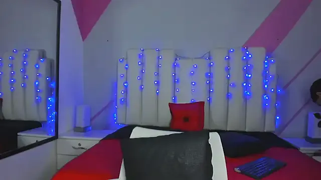 Salome_rouse1 — top off