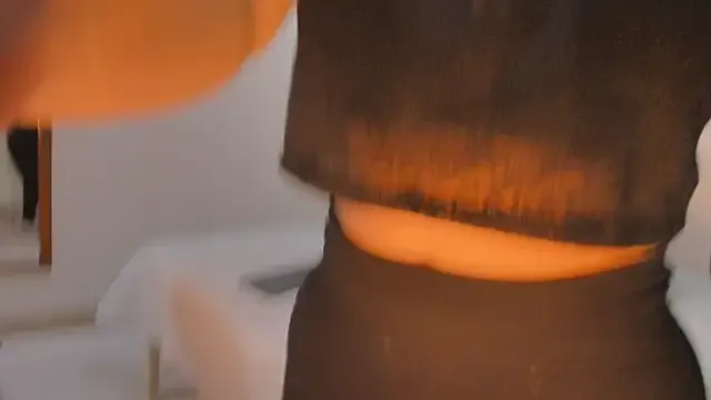 Samaantha-White —  Bigass twerk close-up