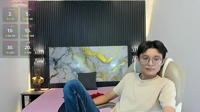 SantiagoRusso18 — show ass + oil