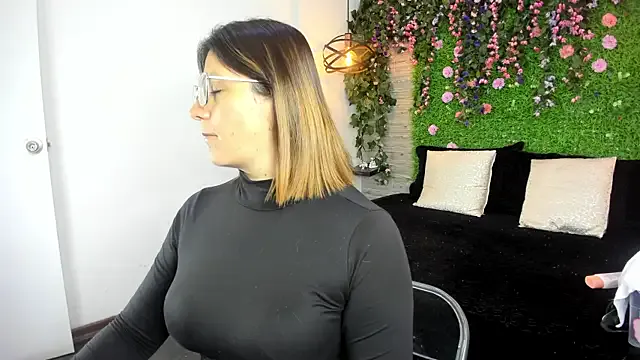 SarahDeyvis — Freechat on StripChat