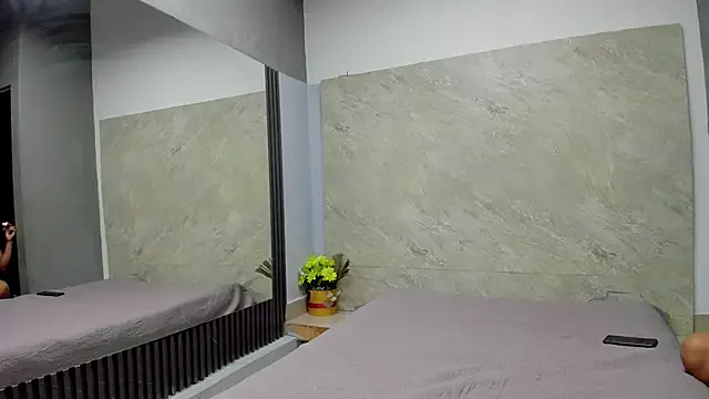 Sarahh-19 — show tits