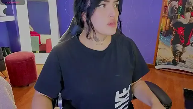 sari_belle — Lick Fingers + saliva