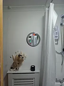 SashaBabyxx — Pinch my nipples 