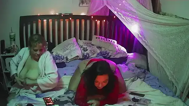 SavannaSmyles — Freechat on StripChat