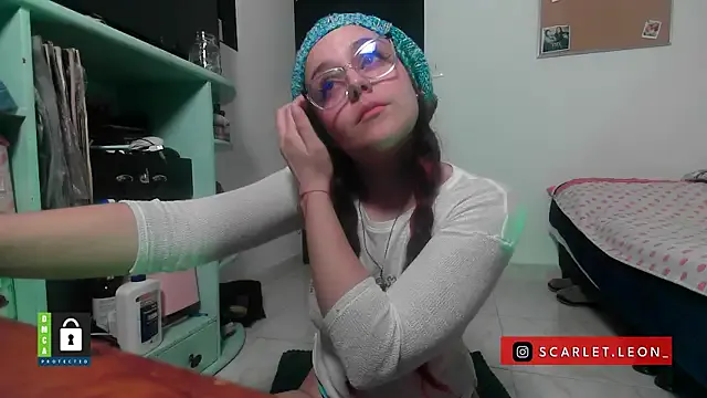 Scarletleon77 — Poses naked! x 10 minutes