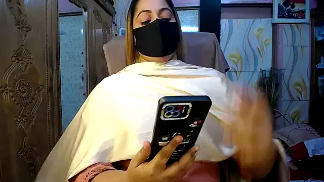 SeductiveMahira — First spanks of the night 