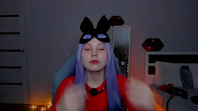 See_Lucy — lick fingers