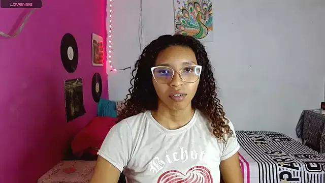 Avatar of sensitive_brunette