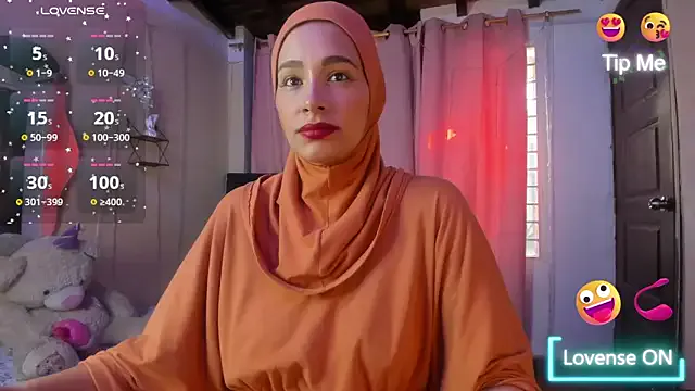 ShanaJamil —  SHOW OPEN PUSSY 